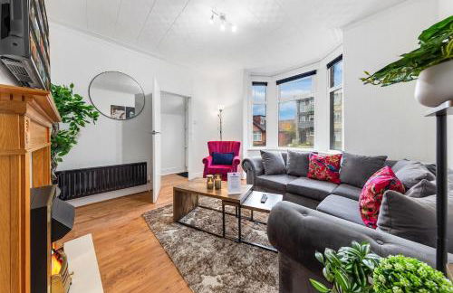 Spacious 3 beds home Close to Southampton GENERAL HOSPITAL - sleep 9 - Free Parking - Pool table - 2 Large TVs - Foto 3