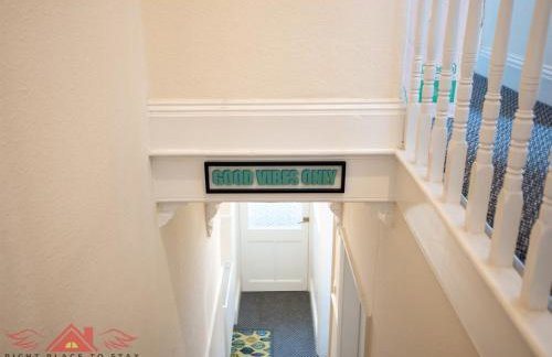 Darlington Modern 2 Bed Apartment Great for Contractors - Photo 8