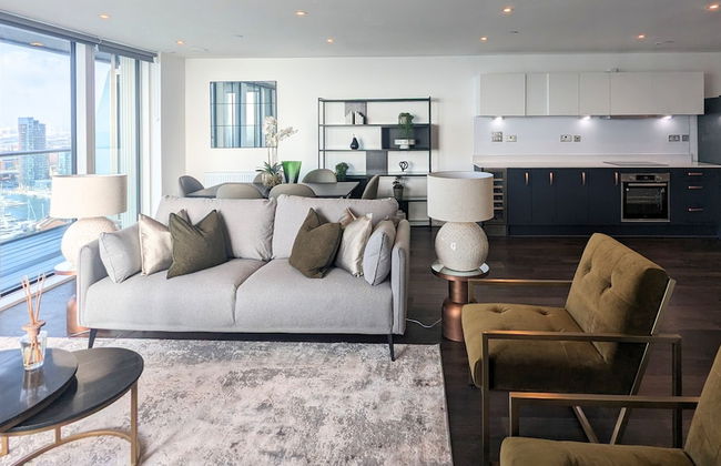 Southampton Waterside by Charles Hope - Photo 1