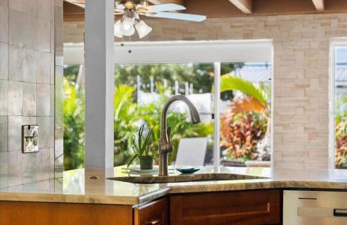 Private Village Home with Heated pool & spa with private front courtyard - Photo 38