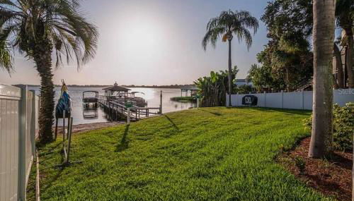 Lakefront Duplex with Pontoon Boat 2 Bedroom Home - Foto 2