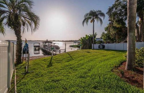 Lakefront Duplex with Pontoon Boat 2 Bedroom Home - Foto 2