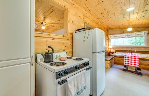 Enchanted Lake Huron Cottage with Beach Access! - Foto 8