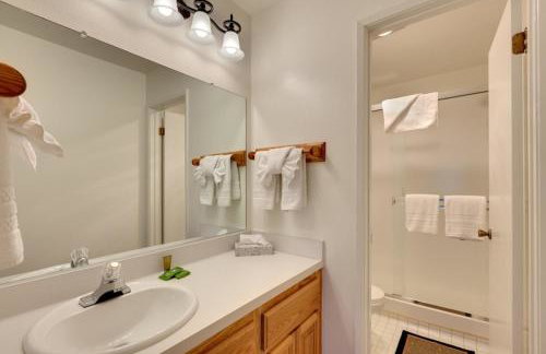 St Anton Wooded View 2-Bedroom Condos with Ski Lockers - Foto 16