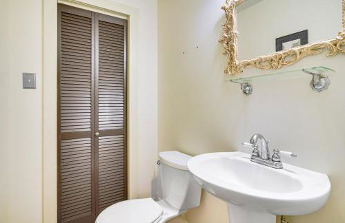 Historic Home with Fireplace and Porch Walkable Area! - Foto 13