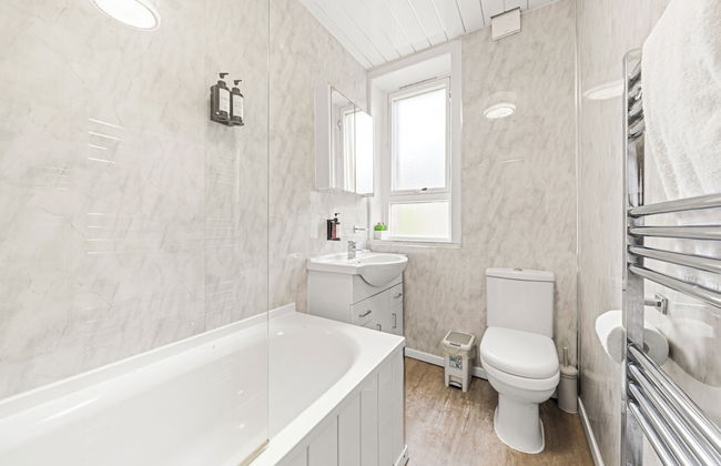 Warm Cosy Family Home With Free Parking - Foto 27