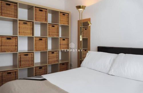 Spacious 5 bed Sunninghill with driveway parking - By Tempstay - Foto 13