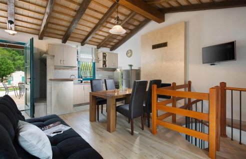 Pet Friendly Home In Trviz With Wifi - Photo 3