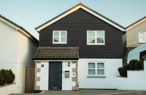 Luxe Detached 3 Bed Luxe House on Exclusive Private Estate Close to Coast Free Hot Tub Sleeps 6 Private Parking for 2 Cars - Photo 47