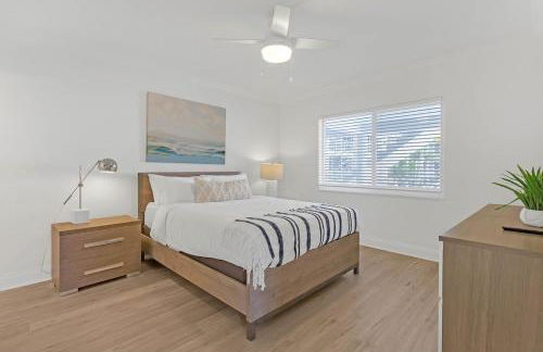 Waterfront Oasis 2BR 2BA with Pool, Gym, Balcony & Parking - Foto 41