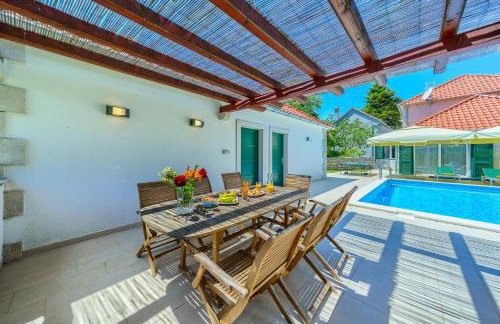 Villa Župa with Heated Pool, Tennis Court & Mini Golf - Foto 36