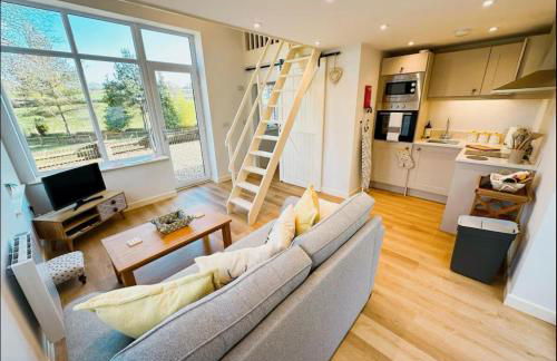 Honey Bee Cottage Tiny House Welshpool - Photo 14