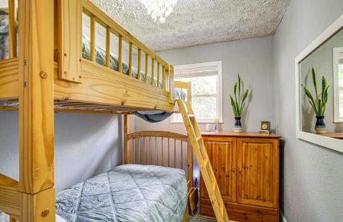 Hot Tub, Deck and Mtn Views Nine Mile Falls Duplex - Foto 16