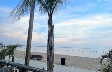 The Lyellton House: Water View, Steps from Beach - Foto 66