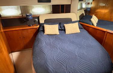 SUPERYACHT ON TOWN QUAY MARINA, SOUTHAMPTON - Very close to city centre and cruise terminals - free parking included - Foto 14