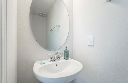 Modern Townhome with Resort Amenities - Foto 28