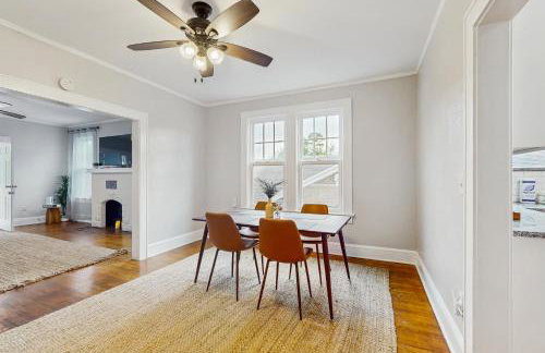 Spacious duplex with private balcony, washer & dryer, and WiFI - Foto 7