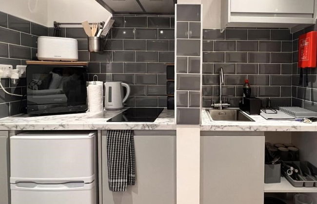 Canal Walk Studios - Photo 30