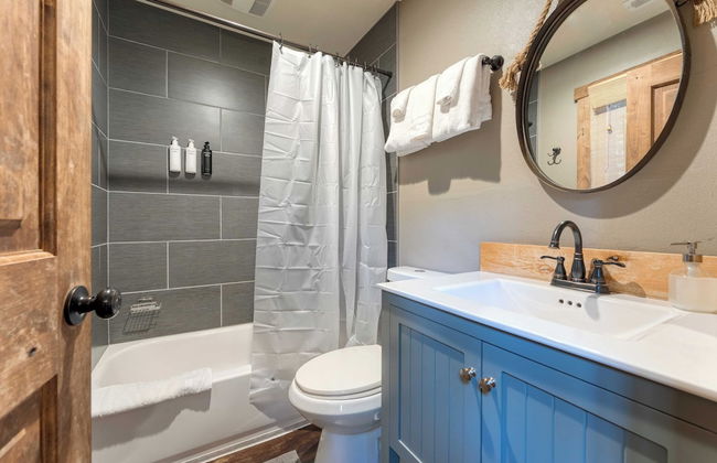 Washoe Way by Avantstay Luxury Tahoe Retreat A+ Location w/ Beach Access - Photo 26