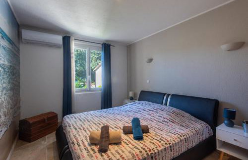 Villa l'ESTEL charme provençal, 15 pers, piscine privée & aire de jeux, au coeur du triange Arles-Avignon-Nîmes - Foto 23