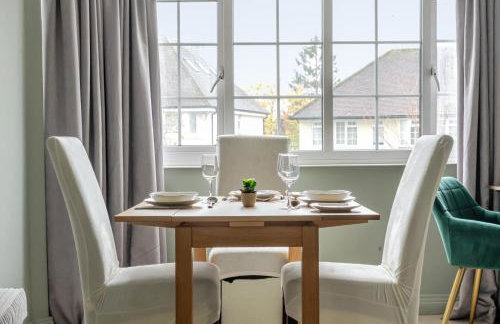 Surrey's Charming Modern Maisonette with Parking - Pass the Keys - Foto 15