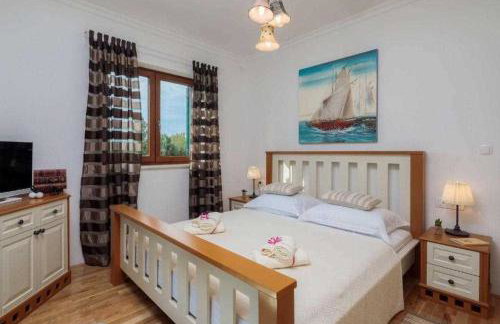 5-Bed Villa with Pool, Jacuzzi & Padel Court - Foto 29