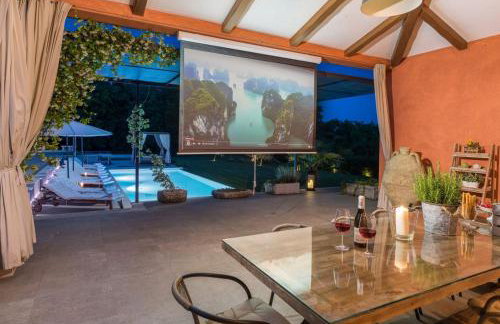 Villa Village by Villsy - with heated pool, spa, private tennis court, golf court, basketball court and playroom - Photo 5