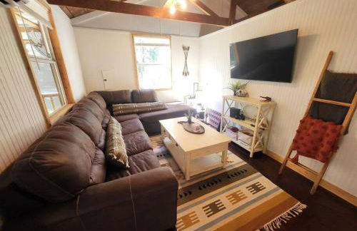 River Daze Cabin - A cozy cabin right on the river - Foto 18