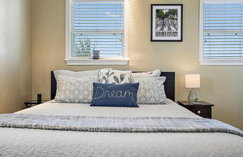 Walk to Everything Downtown EAT - SHOP - PLAY - Foto 3