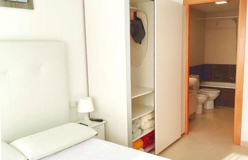 Piso nuevo y céntrico con piscina en Sant Carles de la Rápita - Foto 23