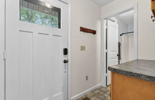 20 acres w Private Pavilion, Fireplace & Fire Pit - Foto 23