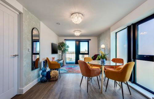 Luxury City Escape - Brand New Stylish 2 Bedroom Apartment with Parking - Foto 1