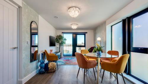 Luxury City Escape - Brand New Stylish 2 Bedroom Apartment with Parking - Foto 1