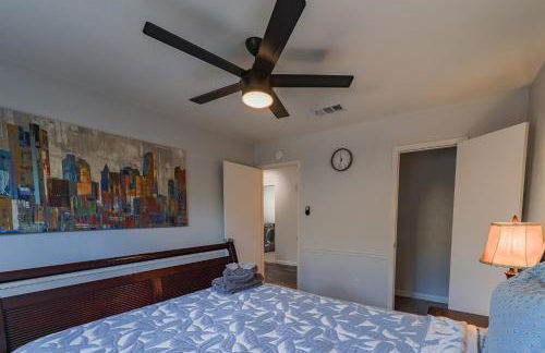 Beautiful home with backyard - Photo 35