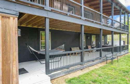 Serenity Ridge- Scenic Luxury Log Estate Getaway - Foto 44