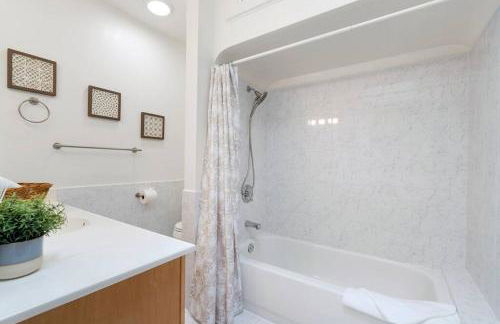 Stunning 2 Bedroom 1 Bath Home near BART - Photo 20