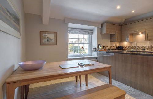 Alexandra Cottage Apartments - Photo 9