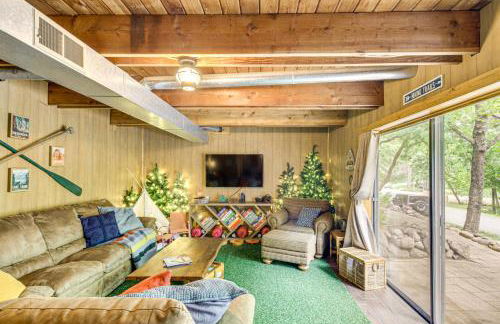 Canal Across Street Family Cabin in Breezy Point! - Foto 10