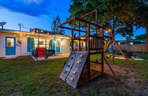 Surf Drive - Ultimate Beach Getaway for Families - Photo 45