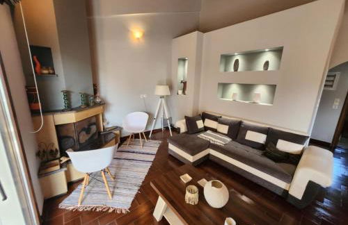 LoGGOS VILLA - Photo 1