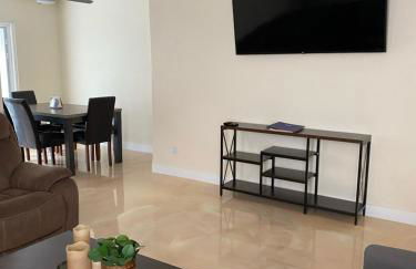 Newly Remodeled Family Friendly 3B/2B House - Foto 11