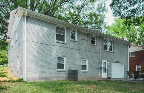 Spacious Home with Pet-Friendly Yard - Foto 10