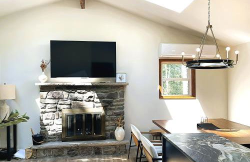 Romantic Mountainside Cozy Cabin Poconos - Foto 8