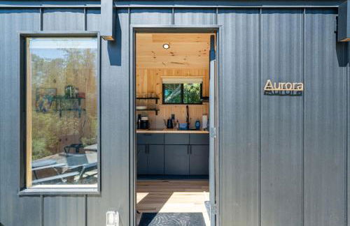 Aurora Nook-Cabin with Shower & Queen Bed - Foto 15