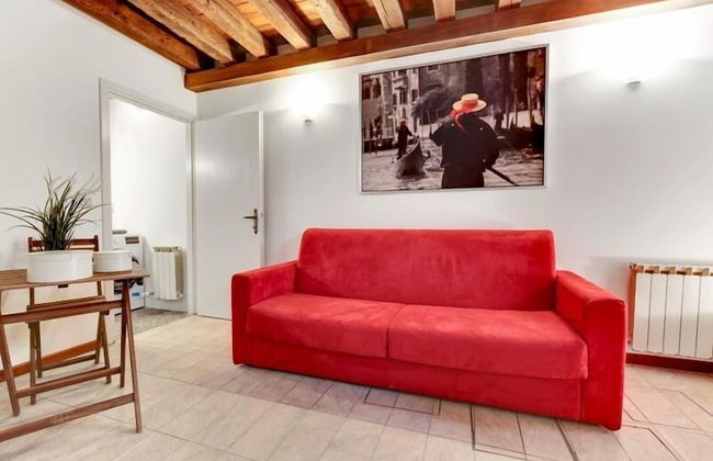 Guggenheim Collection Venice Apartment - Photo 4