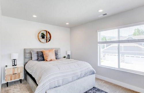 Midway to Heaven! BRAND NEW 5 bed 4.5 bath, HOTTUB - Photo 46