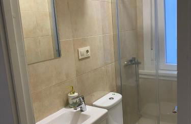 piso estacion de tren -bus soleado - Foto 2