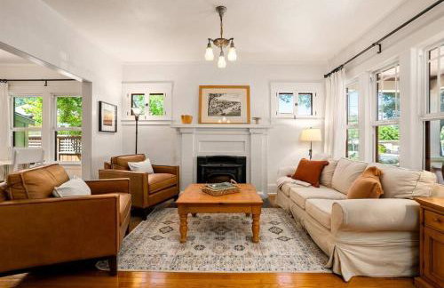 Vine Street Bungalow-Hot Tub, EV, Walk to Town - Photo 35