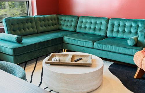 1 Free Parking Gym Balcony Sleeps 10 - Photo 12