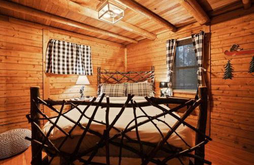 Cozy Bear-Themed Mountain Cabin, Relaxing Hot Tub - Foto 27